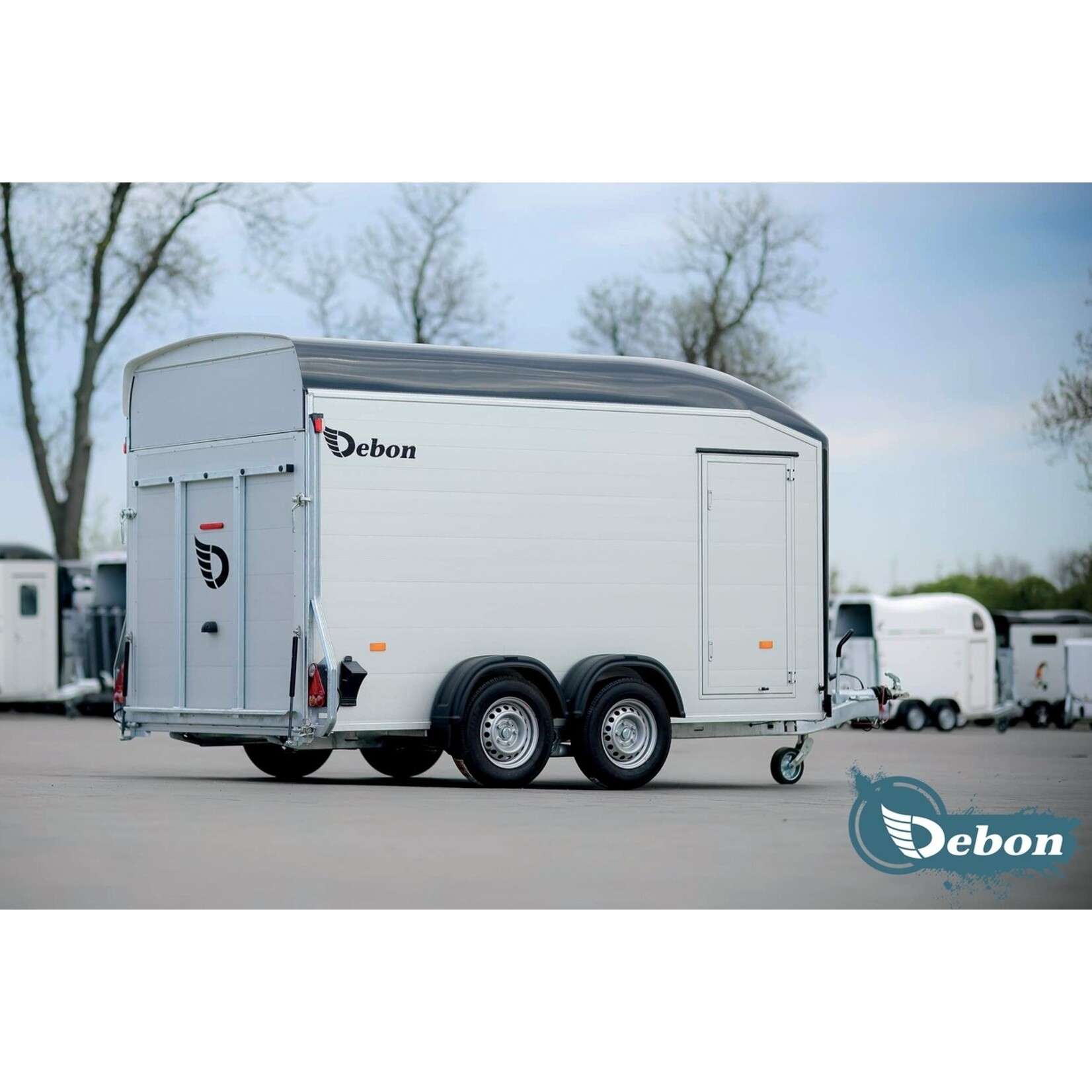 Debon Debon Roadster 700 – Doppelachsiger Kofferanhänger
