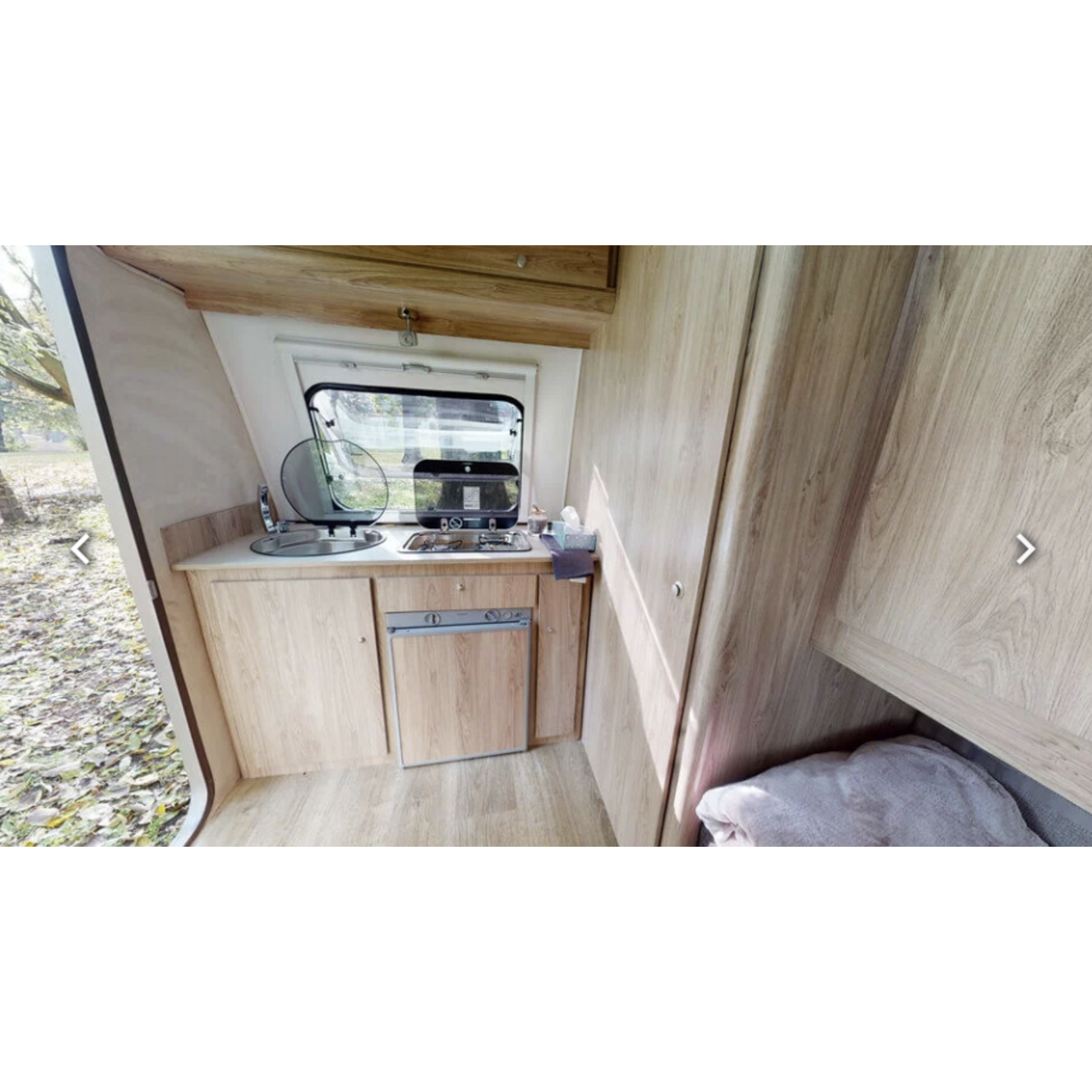 NIEWIADÒW Niewiadów N126NTL kompakter GFK-Wohnwagen mit XL-Liegefläche