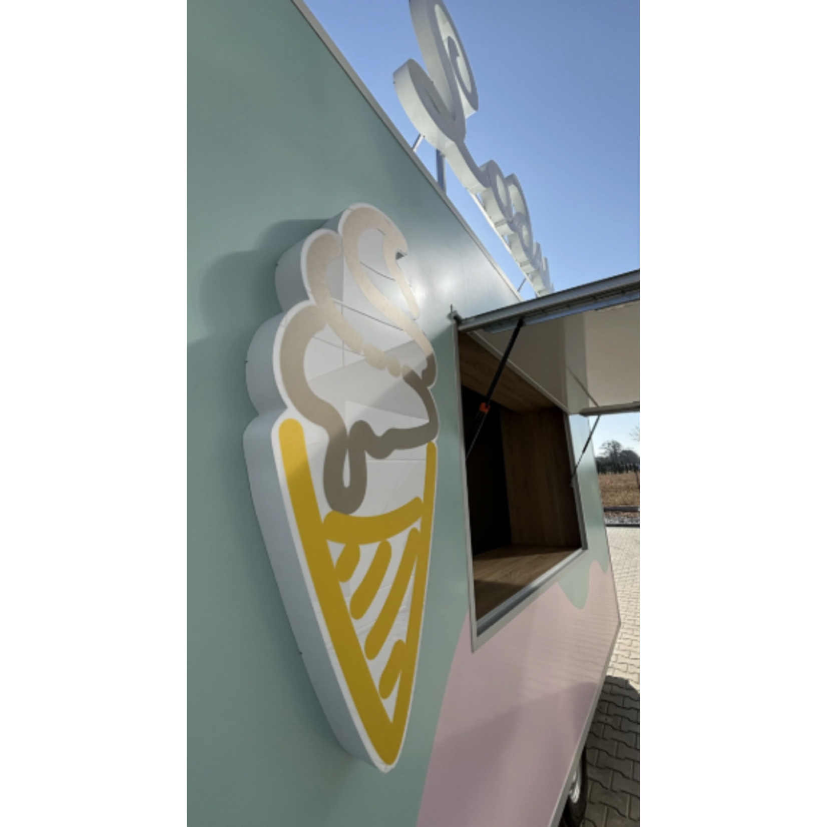 NIEWIADÒW Remorque Magasin ARTISANAL ICE CREAM + SOFT SERVE 4,2 M