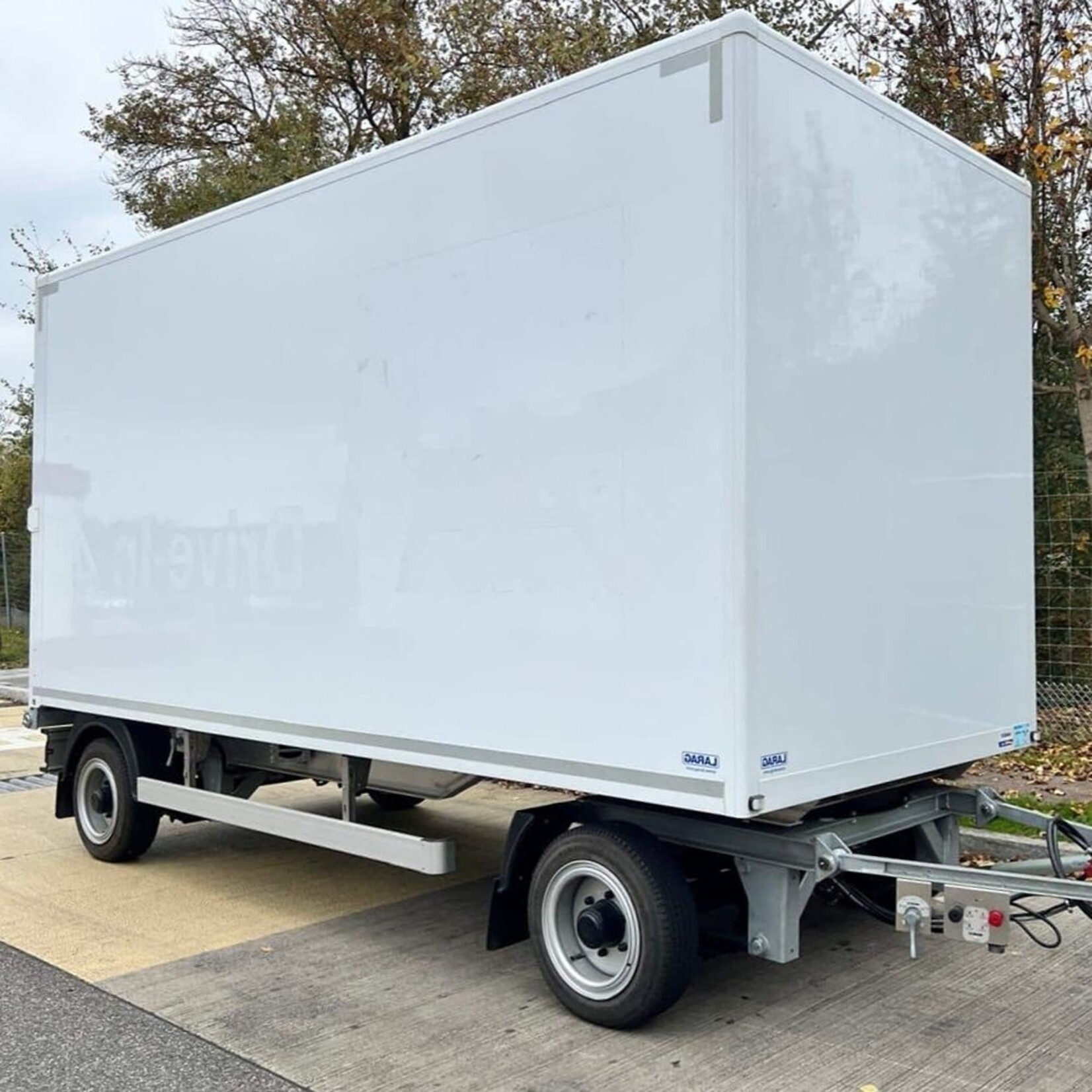 Remorque fourgon Mobas 28 m³, 6400 kg, produit suisse, suspension pneumatique, occasion