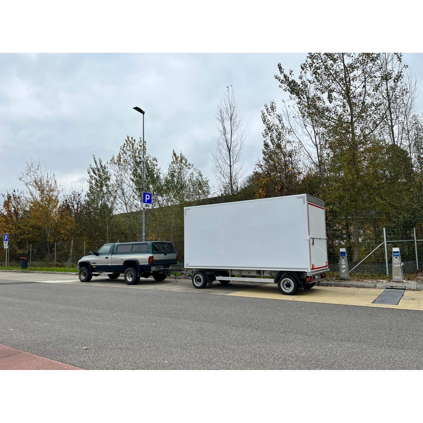 Remorque fourgon Mobas 28 m³, 6400 kg, produit suisse, suspension pneumatique, occasion