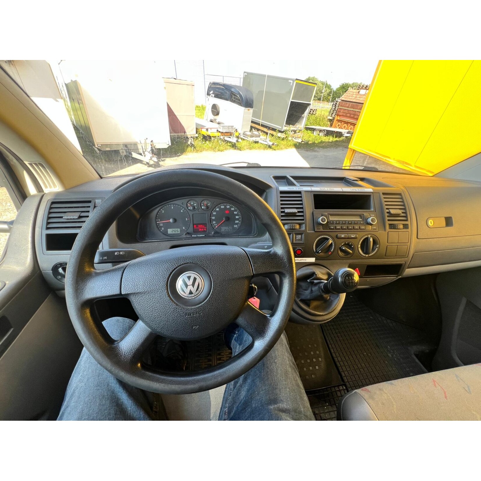 VW T5 Baldinger Möbelwagen mit Hebebühne