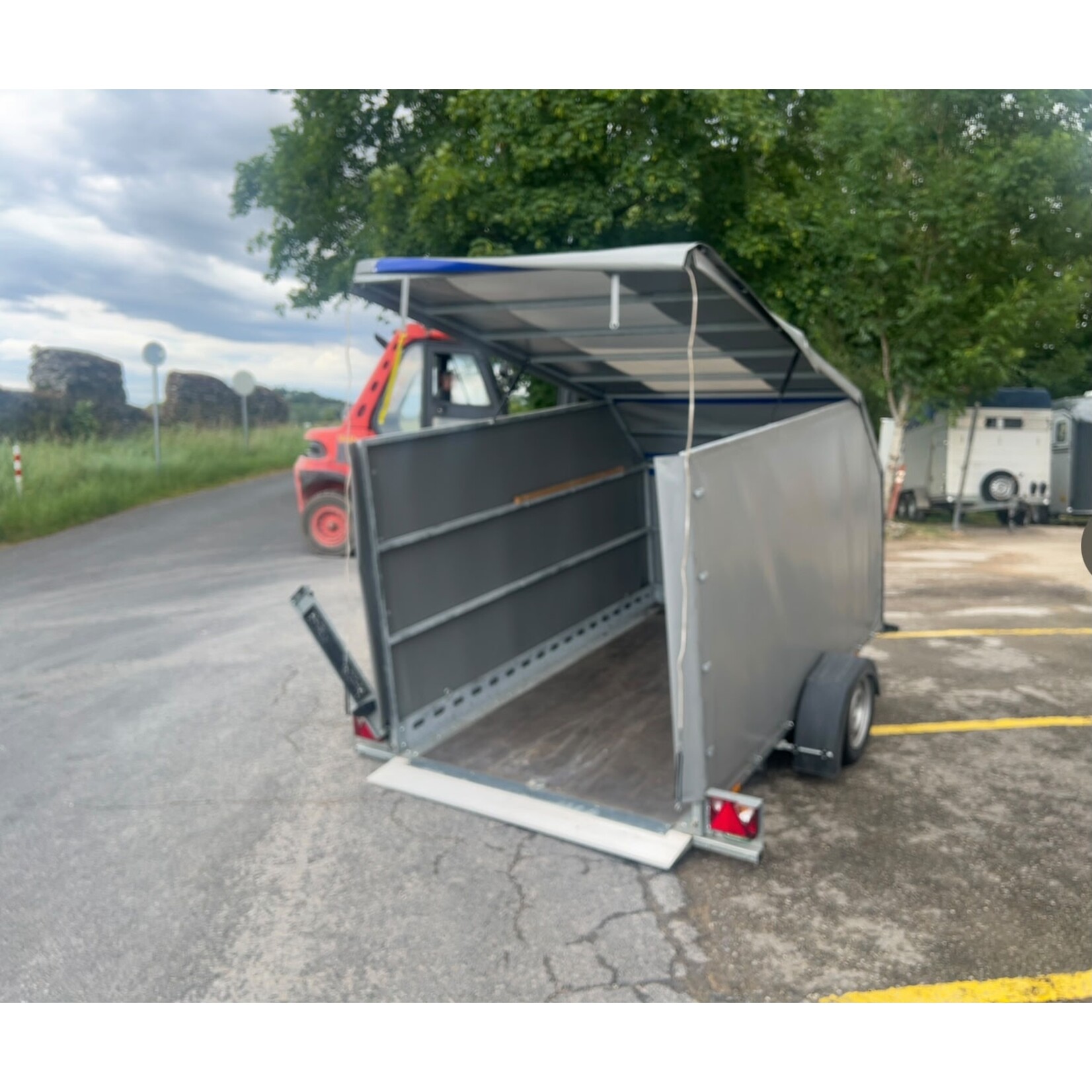 Lifter Unsinn AS 1426 Absenkanhänger – Baujahr 03/2018 – 1400 kg