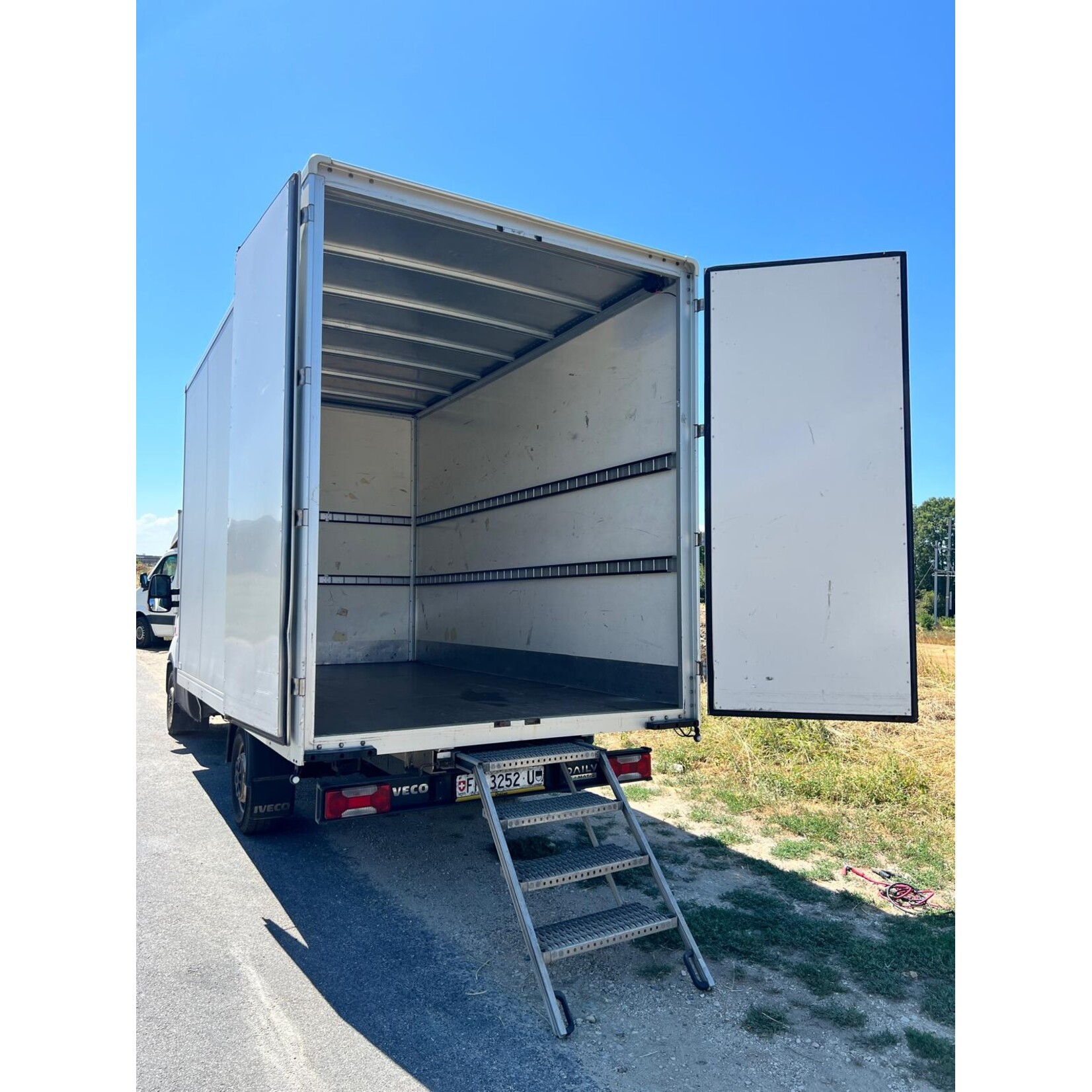 Camion de déménagement Iveco Turbo Daily 35S16