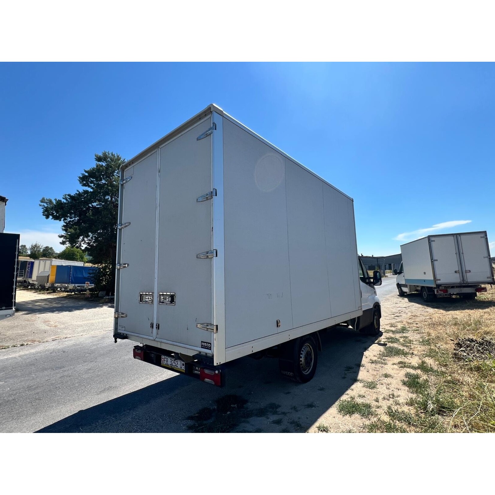Camion de déménagement Iveco Turbo Daily 35S16