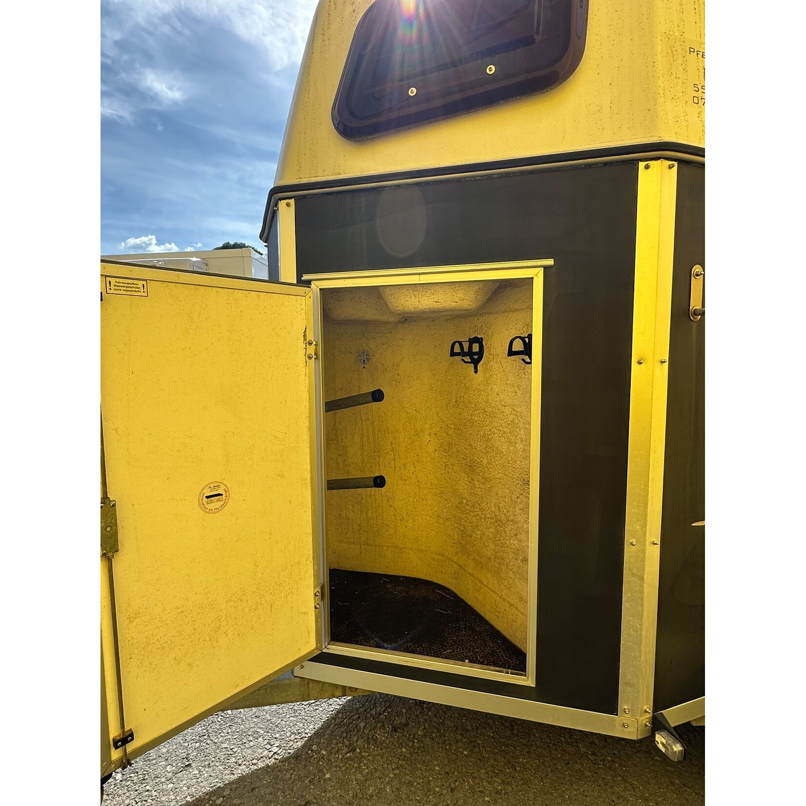 Pferdetransportanhänger Thiel TF4 de Luxe – Baujahr 2013 – 2000 kg