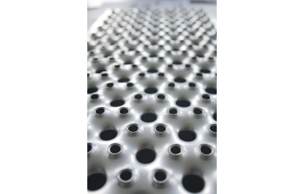 Verrijdbare plateautrap, 2 anti-slip R13 ponsroostertreden