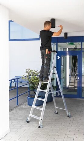 Roossien Aluminium industrietrap, 8 treden, verrijdbaar