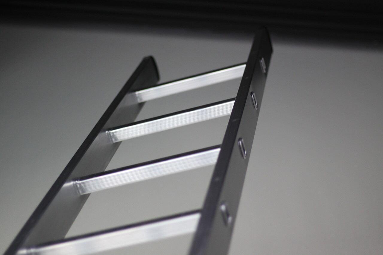 Roossien Aluminium enkele ladder, 14 sporten met stabilisatiebalk