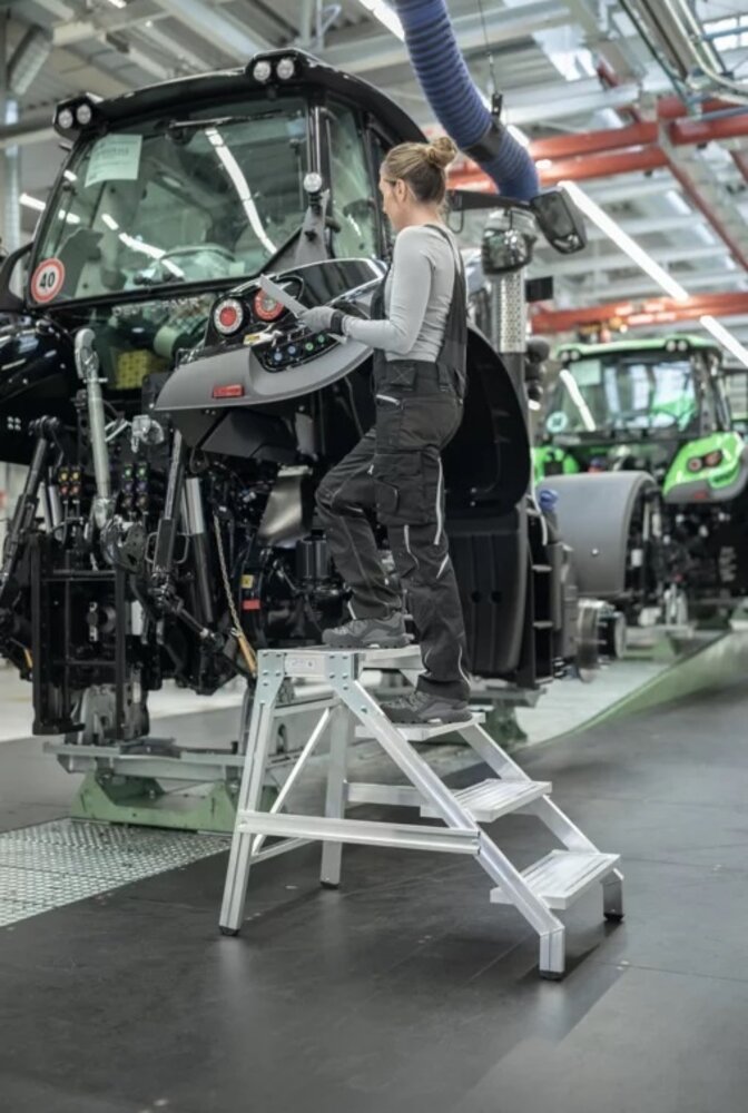 Munk Montagetrap, 2 aluminium treden, met leuning