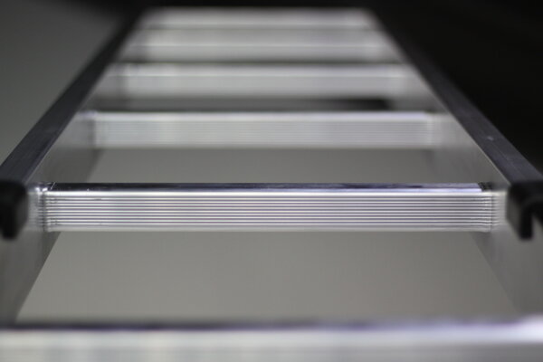 Roossien Aluminium enkele ladder, 8 sporten met Nivello-stabilisatiebalk