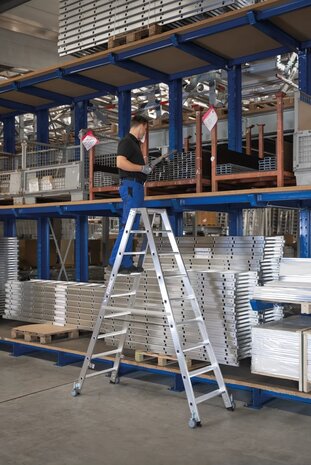 Munk Aluminium dubbele trap, 2x9 treden, verrijdbaar Munk Aluminium dubbele trap, 2x9 treden, verrijdbaar