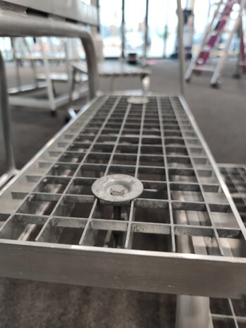 Munk Verrijdbare plateautrap, 4 staal roostertreden Munk Verrijdbare plateautrap, 4 staal roostertreden