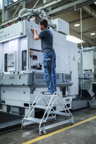 Roossien Dubbelzijdige plateautrap, 2x2 aluminium treden Roossien Dubbelzijdige plateautrap, 2x2 aluminium treden