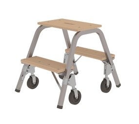 Roossien Stalen opstap met 2 houten treden, bokwielen en drukveer rem