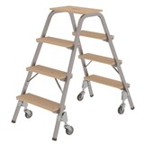 Munk Stalen opstap met 4 houten treden, zwenkwielen en drukveer rem