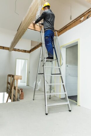 Roossien Platformtrap, 5 treden met leuning, type ML