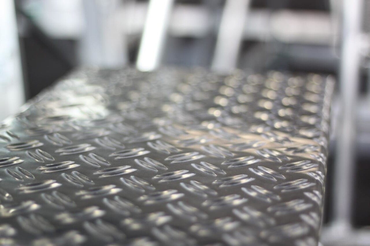 Roossien Aluminium plateautrap, 5 treden met handleuning