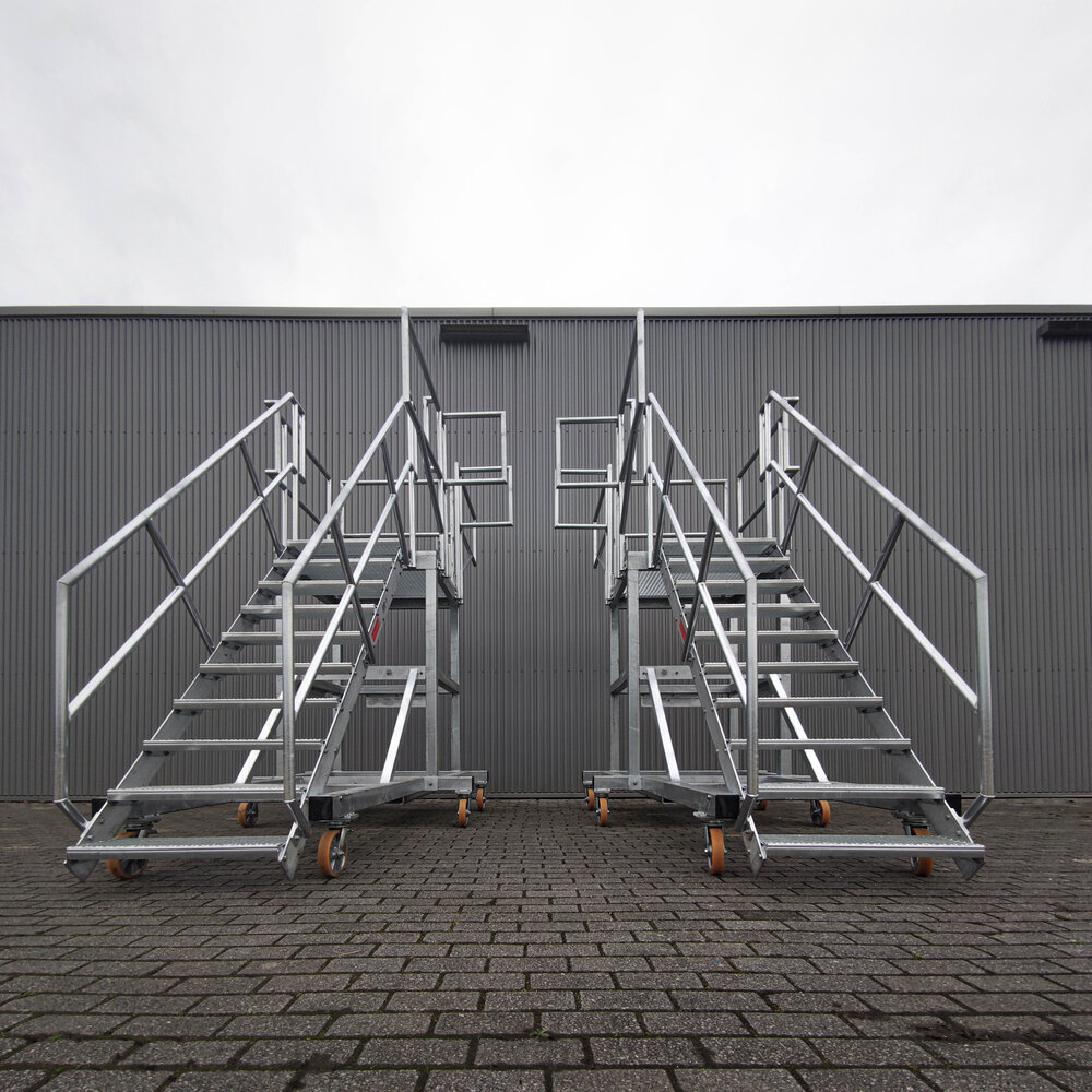 Roossien ‘Heavy Duty’ stalen verrijdbare platformtrappen Roossien ‘Heavy Duty’ stalen verrijdbare platformtrappen