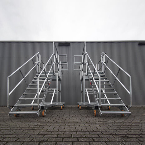 Roossien ‘Heavy Duty’ stalen verrijdbare platformtrappen Roossien ‘Heavy Duty’ stalen verrijdbare platformtrappen