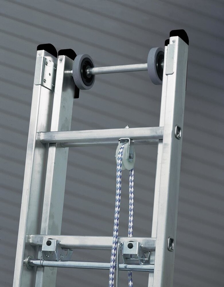 Munk 3-delige optrekladder, 3x14 sporten met standaard stabilisatiebalk Munk 3-delige optrekladder, 3x14 sporten met standaard stabilisatiebalk