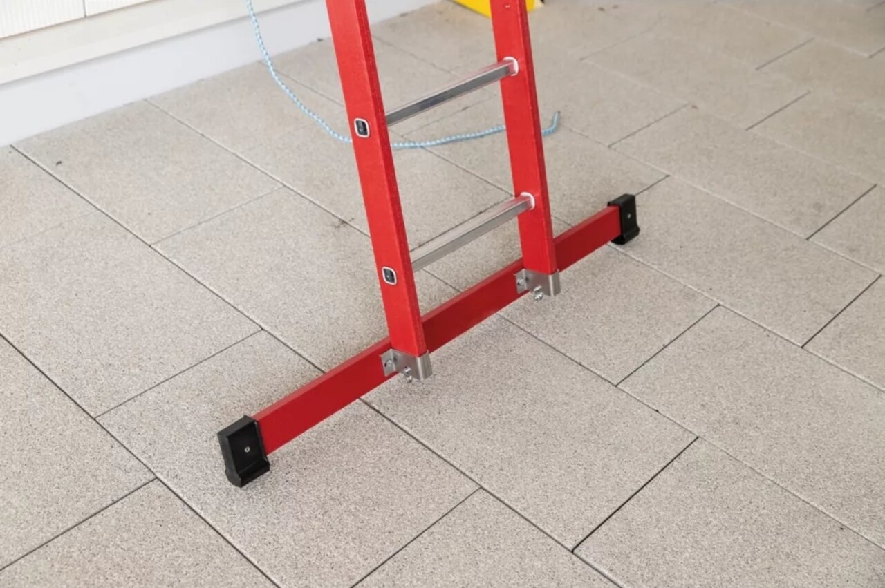 Munk Kunststof enkele ladder, 14 sporten met stabilisatiebalk Munk Kunststof enkele ladder, 14 sporten met stabilisatiebalk