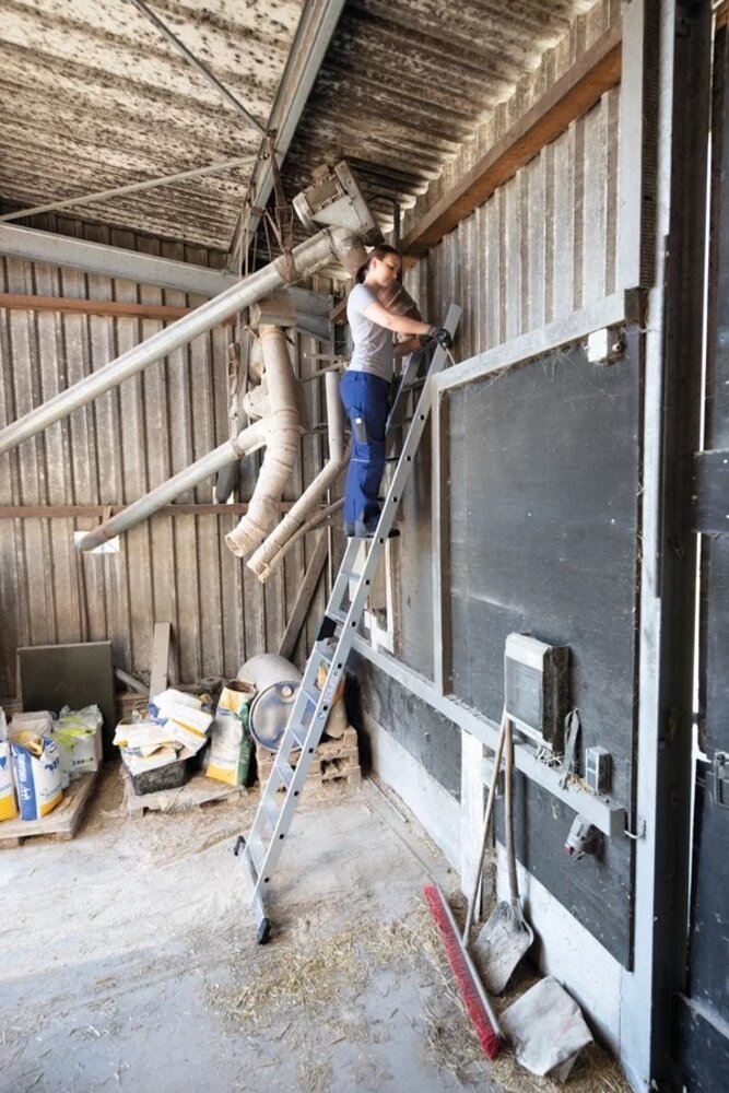 Roossien Aluminium enkele trap, 16 treden met stabilisatiebalk Roossien Aluminium enkele trap, 16 treden met stabilisatiebalk