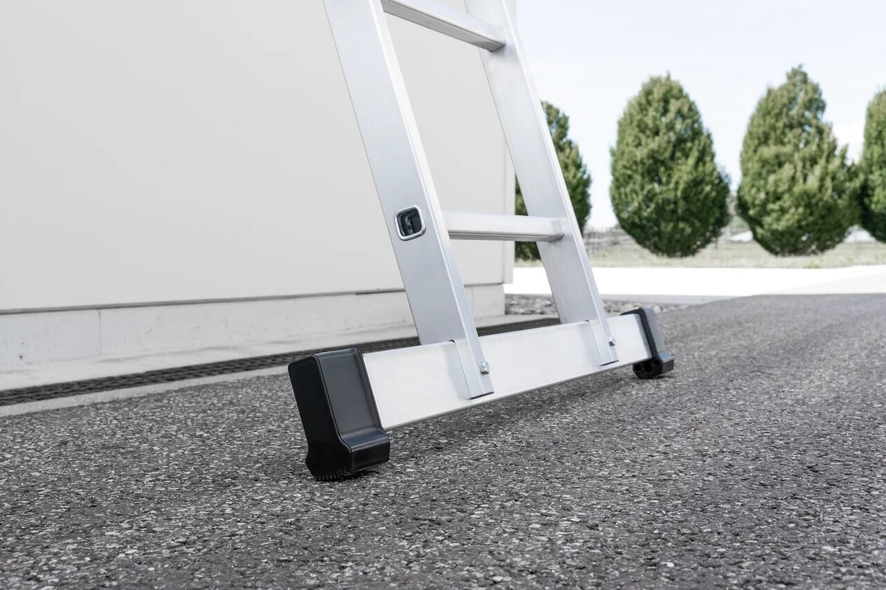 Munk Aluminium enkele trap, 12 treden met stabilisatiebalk Munk Aluminium enkele trap, 12 treden met stabilisatiebalk