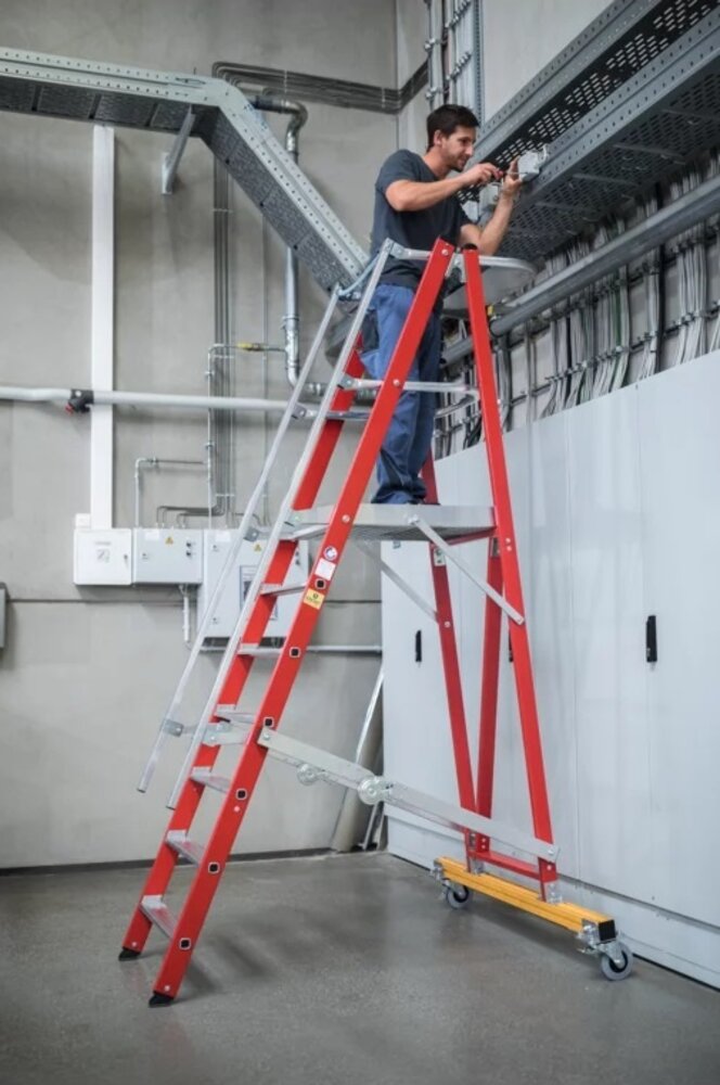 Roossien Kunststof verrijdbare platformtrap 8 treden, vouwbaar