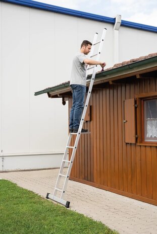 Roossien Aluminium enkele ladder, 12 sporten met stabilisatiebalk