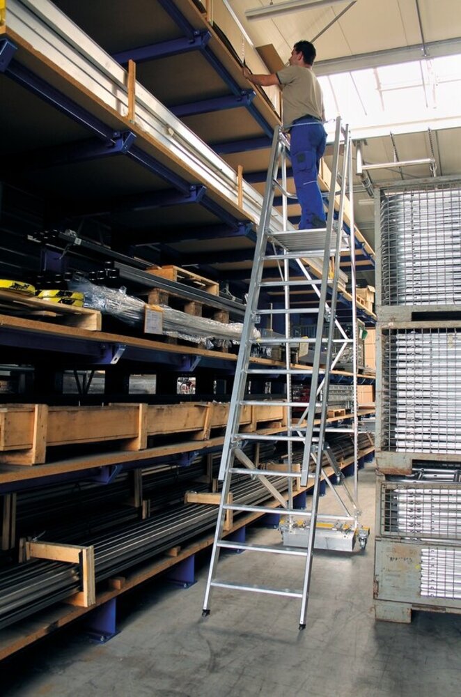 Roossien Verrijdbare bordestrap, 5 treden, klapbaar met smalle stabilisatiebalk Roossien Verrijdbare bordestrap, 5 treden, klapbaar met smalle stabilisatiebalk