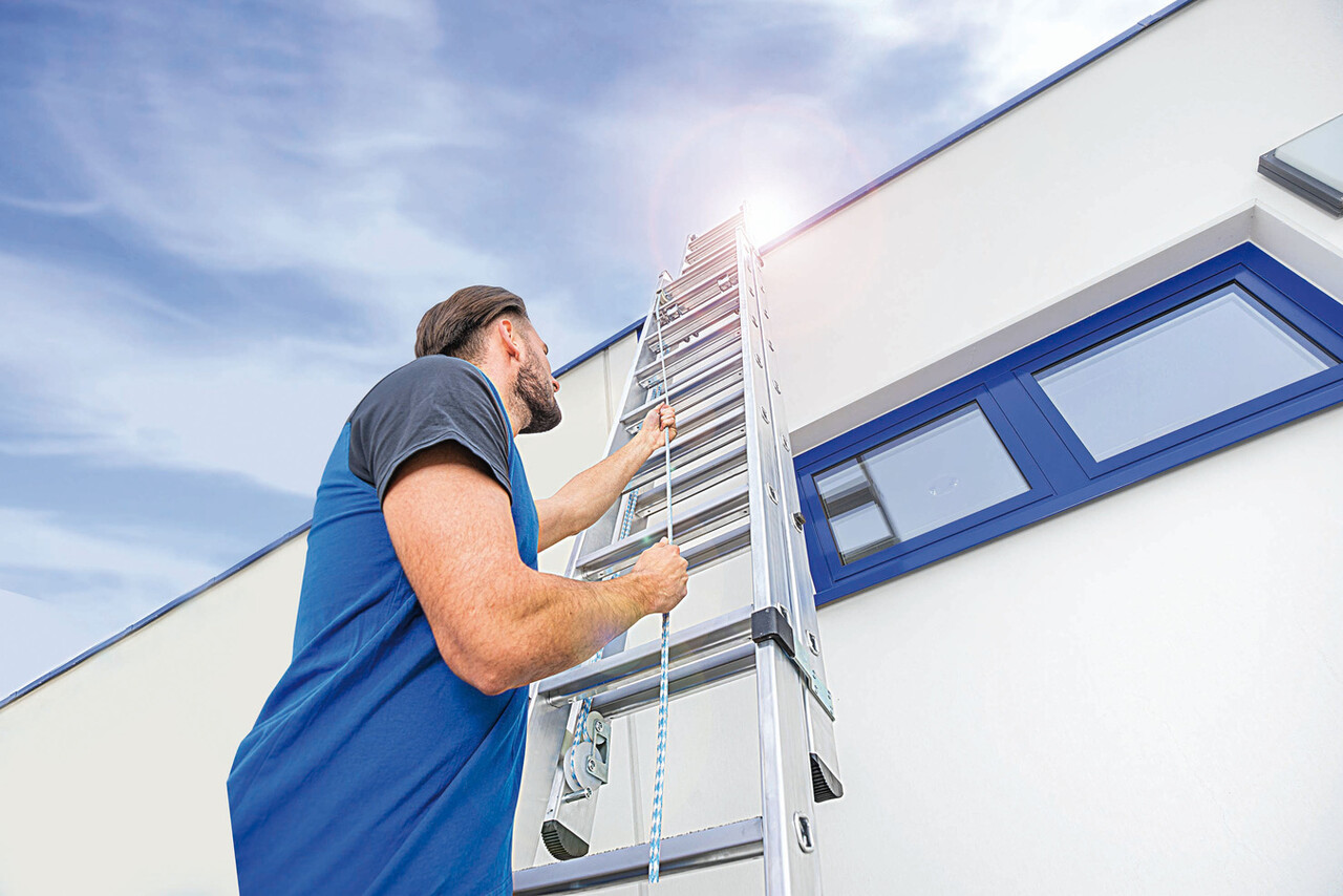 Munk 2-delige aluminium optrekladder, 2x21 met stabilisatiebalk Munk 2-delige aluminium optrekladder, 2x21 met stabilisatiebalk