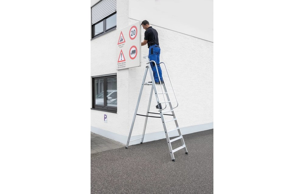 Verrijdbare platformtrap met 5 treden en leuning