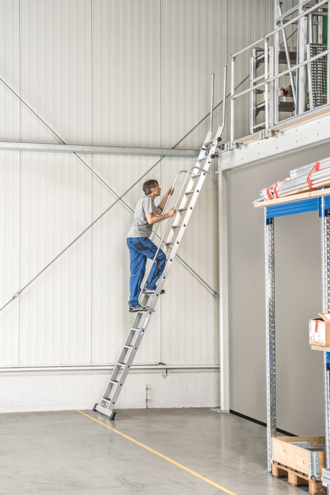 Roossien Aluminium toegangstrapladder met leuningen, 14 treden R13