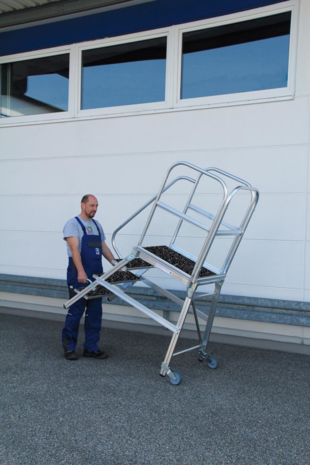 Roossien Aluminium verrijdbare bordestrap 5 treden met handgrepen (anti-slip R13 Korund)