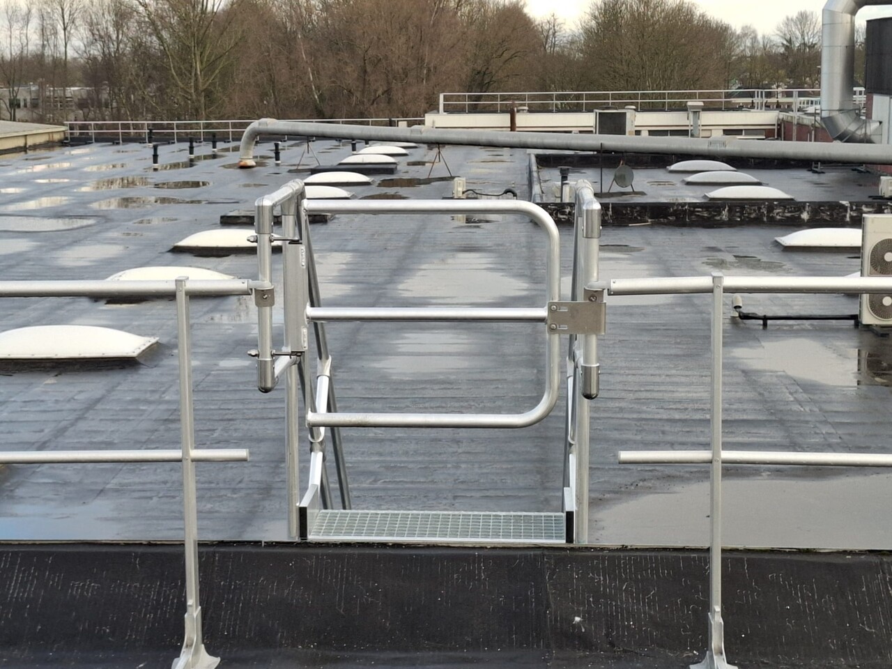 Munk Zelfsluitende deur voor kooiladder