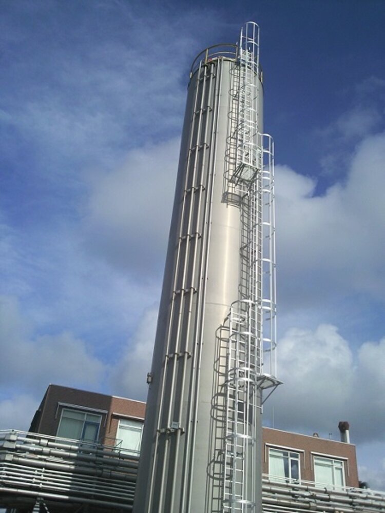 Roossien Kooiladder voor silo met verspringing Roossien Kooiladder voor silo met verspringing