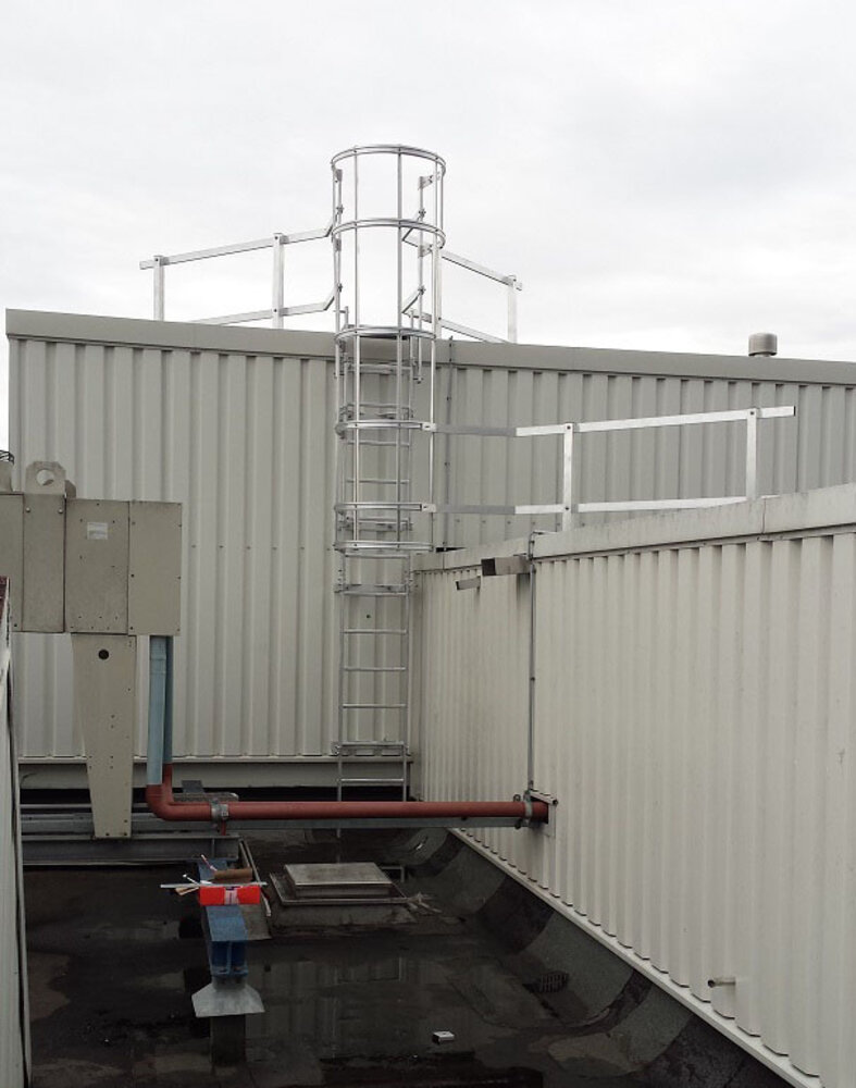 Roossien Kooiladder met zijwaartse uitstap Roossien Kooiladder met zijwaartse uitstap