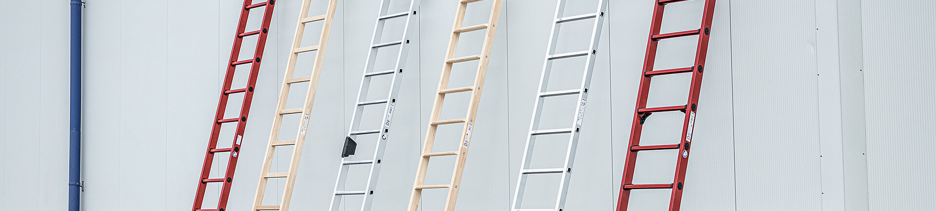 Hoe zet je een ladder veilig en op de juiste manier neer?