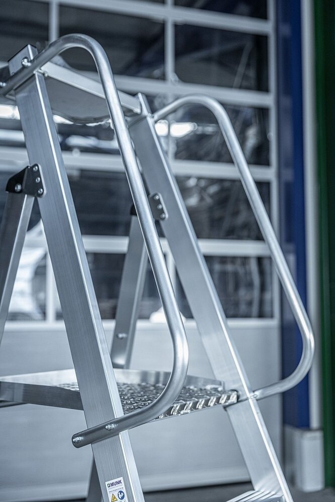 Roossien Verrijdbare platformtrap met 4 treden en leuning