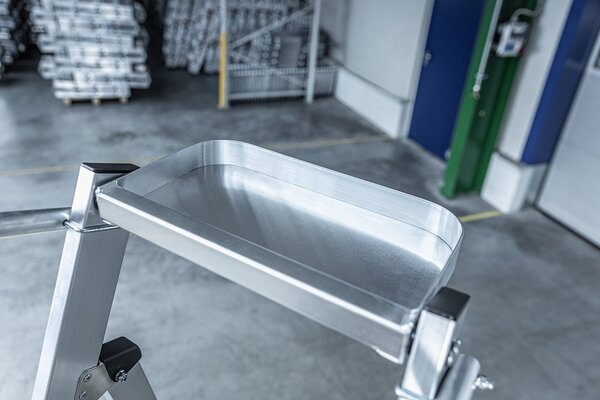 Roossien Verrijdbare platformtrap met 5 treden en leuning