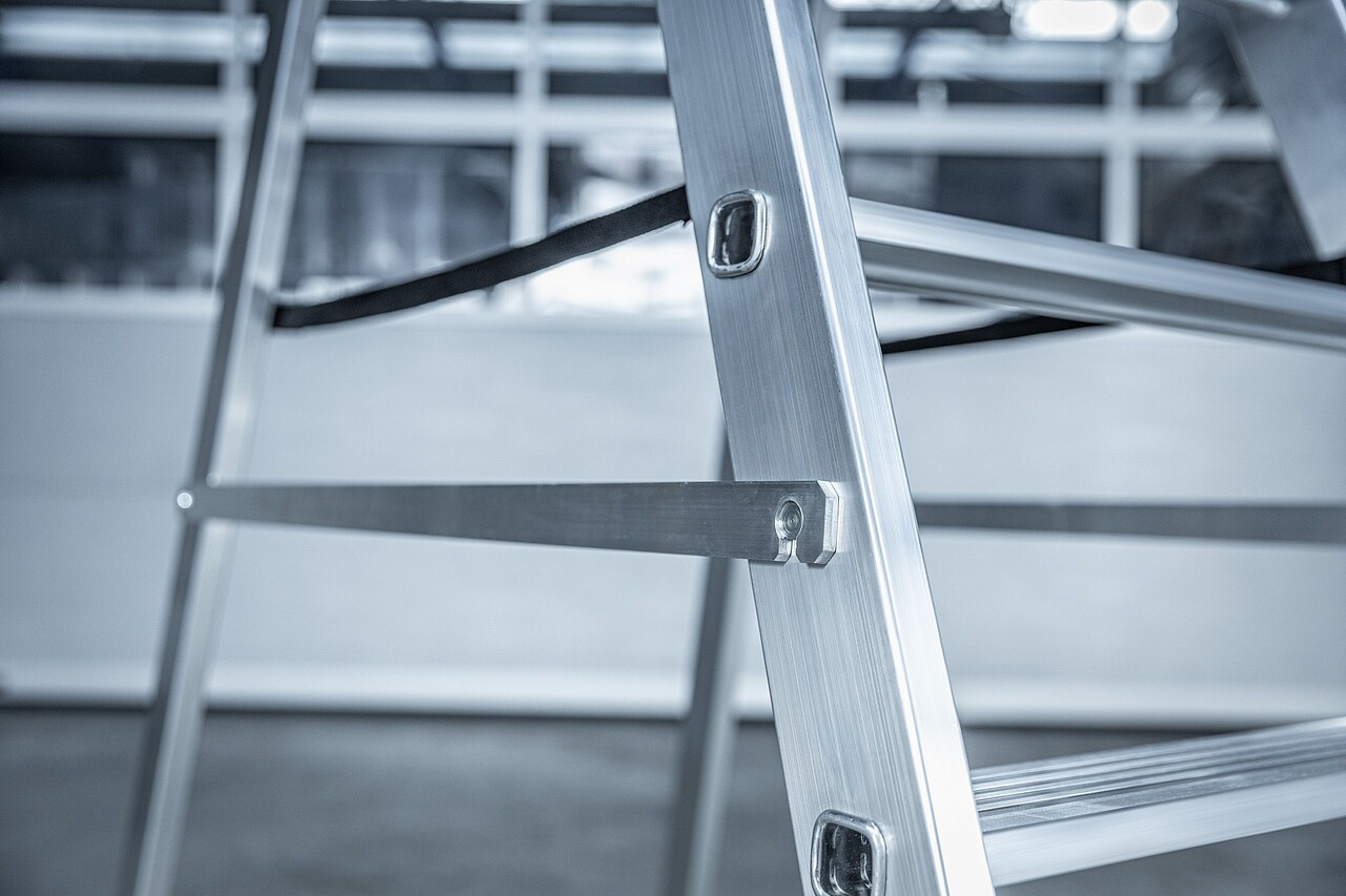 Roossien Verrijdbare platformtrap met 5 treden en leuning