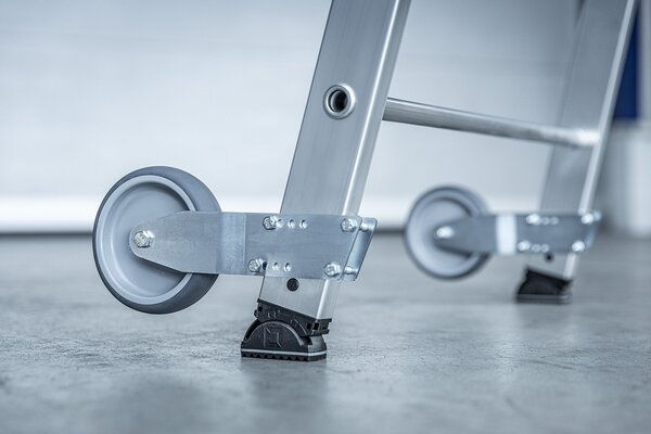 Roossien Verrijdbare platformtrap met 6 treden en leuning