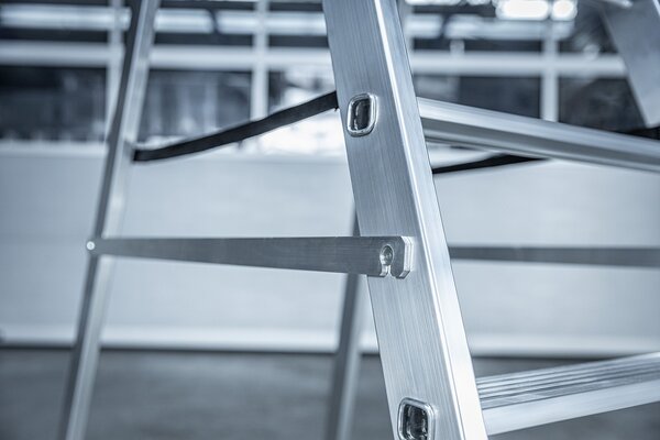 Roossien Verrijdbare platformtrap met 6 treden en leuning