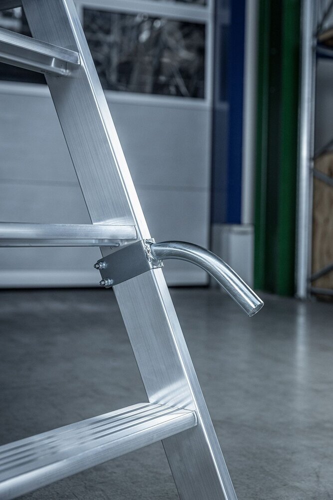 Roossien Verrijdbare platformtrap met 8 treden en leuning