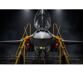 Roossien Yellow Aircraft ladder F-35 Lockheed Martin Lightning II