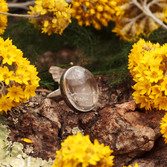 Bergkristal ring 'Babak', gezet in 925 zilver uit eigen atelier