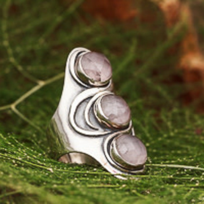 Rozenkwarts ring 'Rano', gezet in 925 zilver in eigen atelier