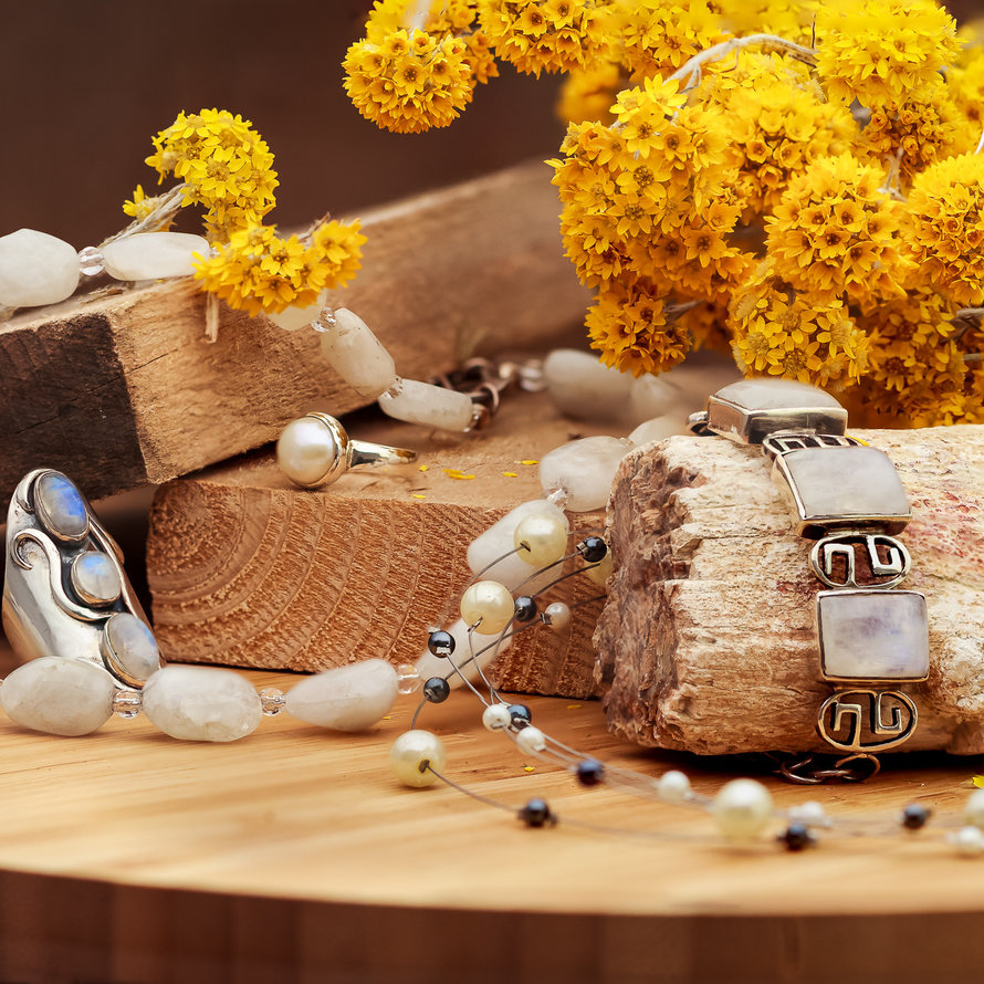 Juni - Maansteen - alexandriet en parel