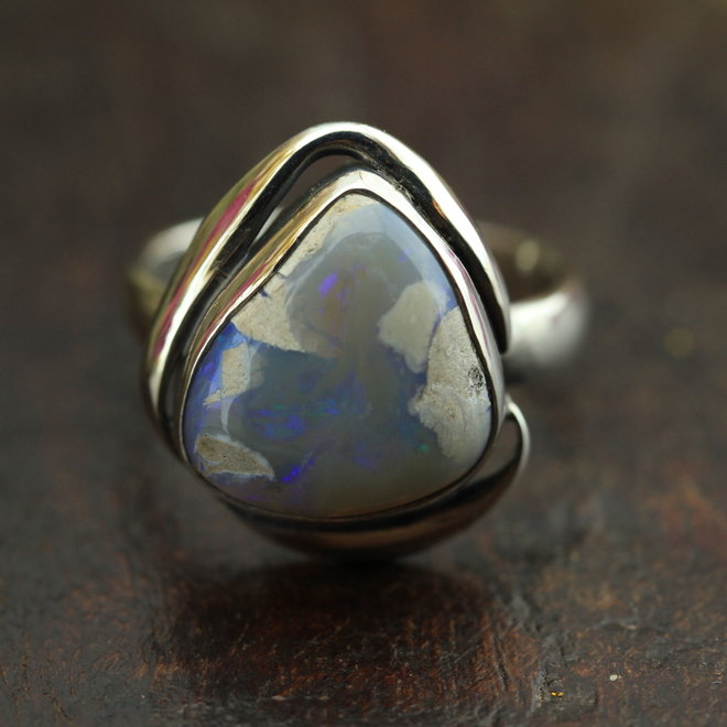Australische opaal Lightning Ridge ring 'Terra' gezet in 925 zilver uit eigen atelier